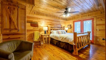Cabaña, varias camas, hidromasaje, vista al jardín (Kodiak Bear) | 2 habitaciones, decoración personalizada y muebles diferentes