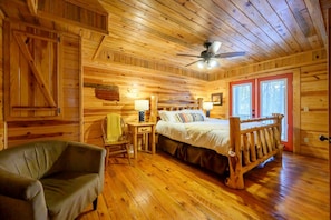 Cabaña, varias camas, hidromasaje, vista al jardín (Kodiak Bear) | 2 habitaciones, decoración personalizada y muebles diferentes 