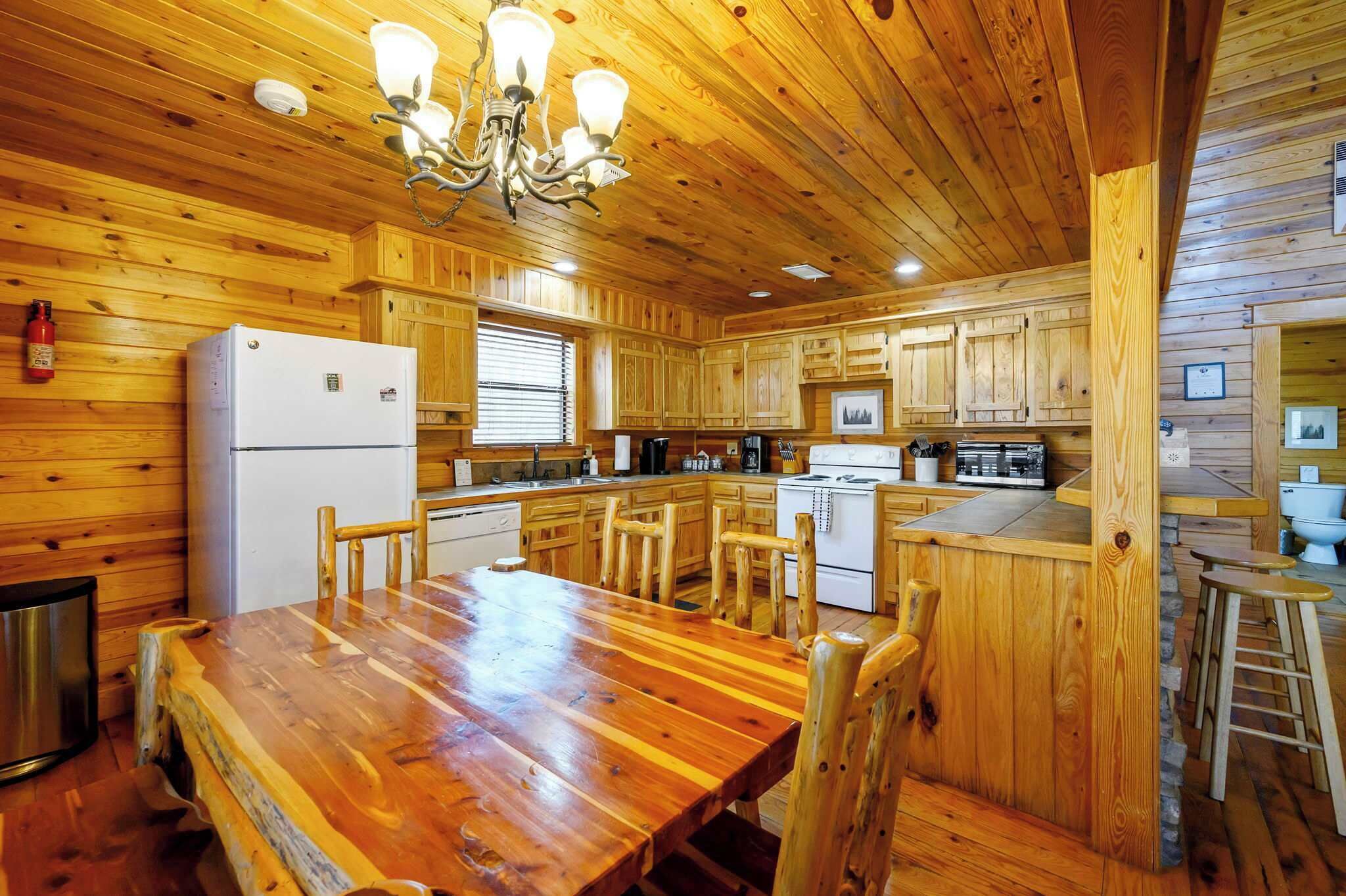Cabin, Multiple Beds, Hot Tub, Garden View (Kodiak Bear) | Living area