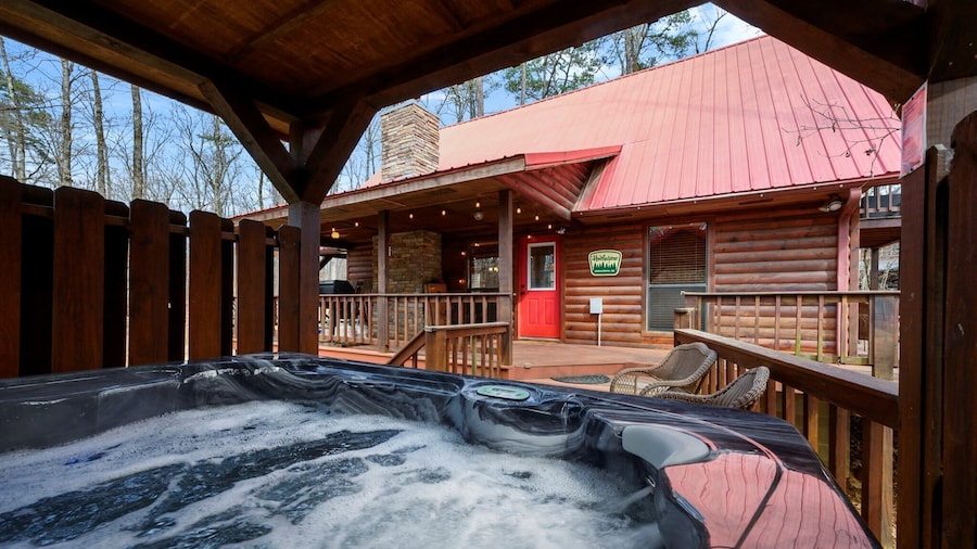 Kodiak Bear-hot Tub-playground-location!