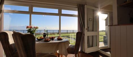 تناول الطعام