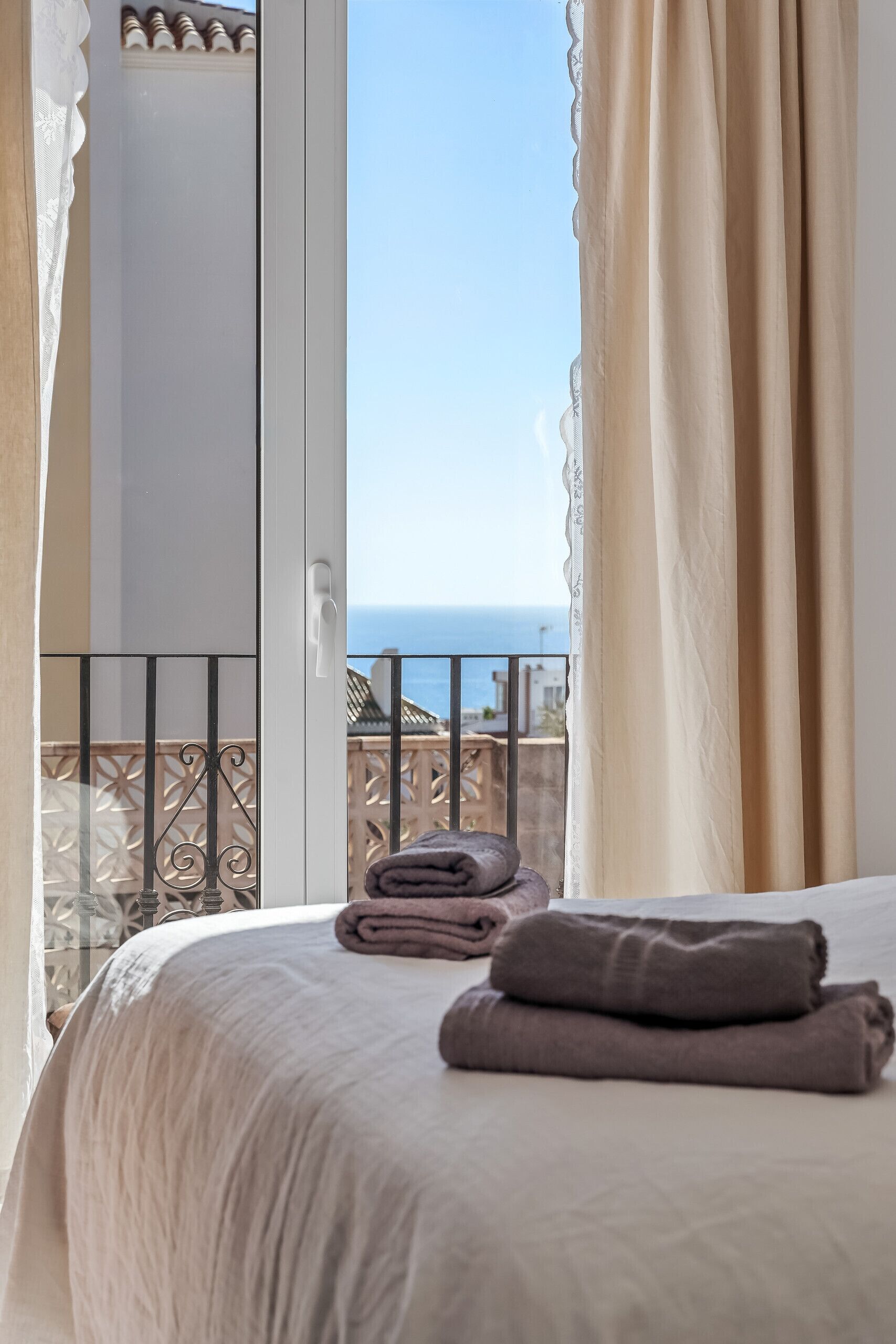 Een strijkplank/strijkijzer, gratis wifi, beddengoed