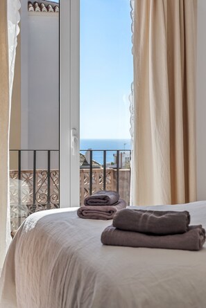 Een strijkplank/strijkijzer, gratis wifi, beddengoed