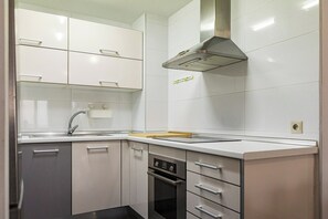 Fridge, microwave, oven, stovetop - Quiet area, close to everything (Málaga)