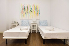 2 bedrooms, iron/ironing board, WiFi, bed sheets - Quiet area, close to everything (Málaga)