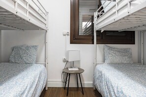 2 chambres, fer et planche à repasser, Wi-Fi, draps fournis
