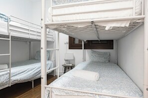 2 chambres, fer et planche à repasser, Wi-Fi, draps fournis