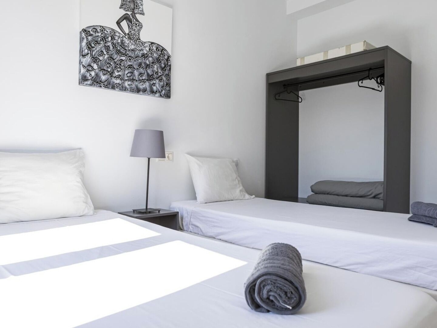 2 habitaciones, tabla de planchar con plancha, wifi y ropa de cama 