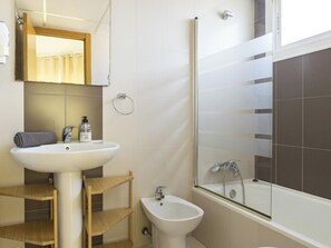 Bathroom - Enjoy the beach just steps away (Málaga)