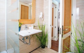 Hair dryer, towels - Explore Malaga on foot from this cozy apartment (Málaga)