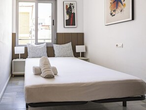 2 室のベッドルーム、アイロン / アイロン台、WiFi、ベッドシーツ