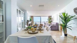Dining - Wake up facing the sea on the seafront promenade (Fuengirola)