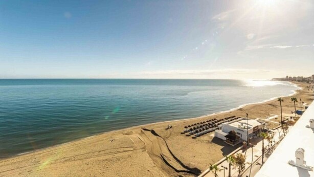 Beach - Wake up facing the sea on the seafront promenade (Fuengirola)