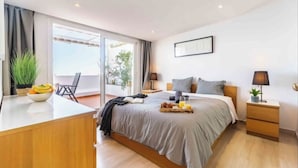 Room - Wake up facing the sea on the seafront promenade (Fuengirola)