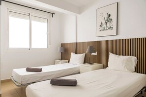 3 bedrooms, iron/ironing board, bed sheets - Coastal charm on the promenade (Fuengirola)