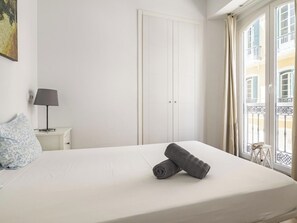 2 chambres, fer et planche à repasser, Wi-Fi, draps fournis