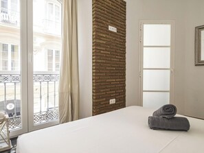 2 bedrooms, iron/ironing board, WiFi, bed sheets - Charming apartment 2 minutes from the Cathedral (Málaga)