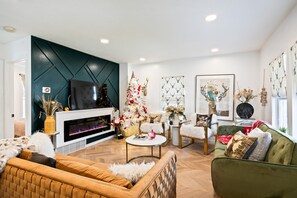 Smart TV, fireplace - Charming this 3BR, 2BA near Park City (Park City)