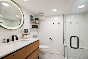 Shower, hair dryer, towels - Charming this 3BR, 2BA near Park City (Park City)