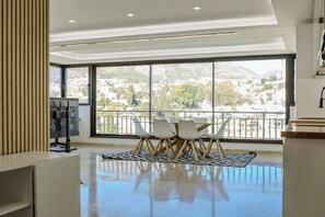 Interior - Seafront promenade, blue sea, and total relaxation (Fuengirola)