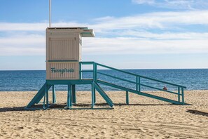 Beach - Seafront promenade, blue sea, and total relaxation (Fuengirola)