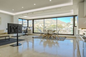 Interior - Seafront promenade, blue sea, and total relaxation (Fuengirola)
