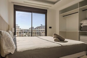 2 bedrooms, iron/ironing board, WiFi, bed sheets - Seafront promenade, blue sea, and total relaxation (Fuengirola)