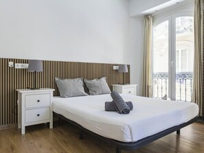 2 bedrooms, iron/ironing board, WiFi, bed sheets - Between museums and tapas (Málaga)