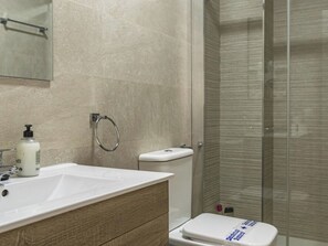 Hair dryer, towels - Between museums and tapas (Málaga)