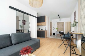 TV, offices - Stylish Apartment | Parking in the Center | 9 min to Market Square (Poznań)
