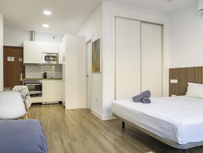 1 bedroom, iron/ironing board, WiFi, bed sheets - Your ideal base in the heart of Malaga (Málaga)