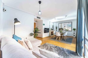 TV, fireplace - Great House Madrid Center (Madrid)