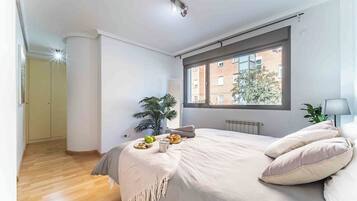 7 slaapkamers, een strijkplank/strijkijzer, wifi, beddengoed