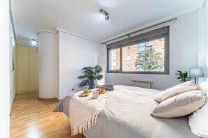7 slaapkamers, een strijkplank/strijkijzer, wifi, beddengoed