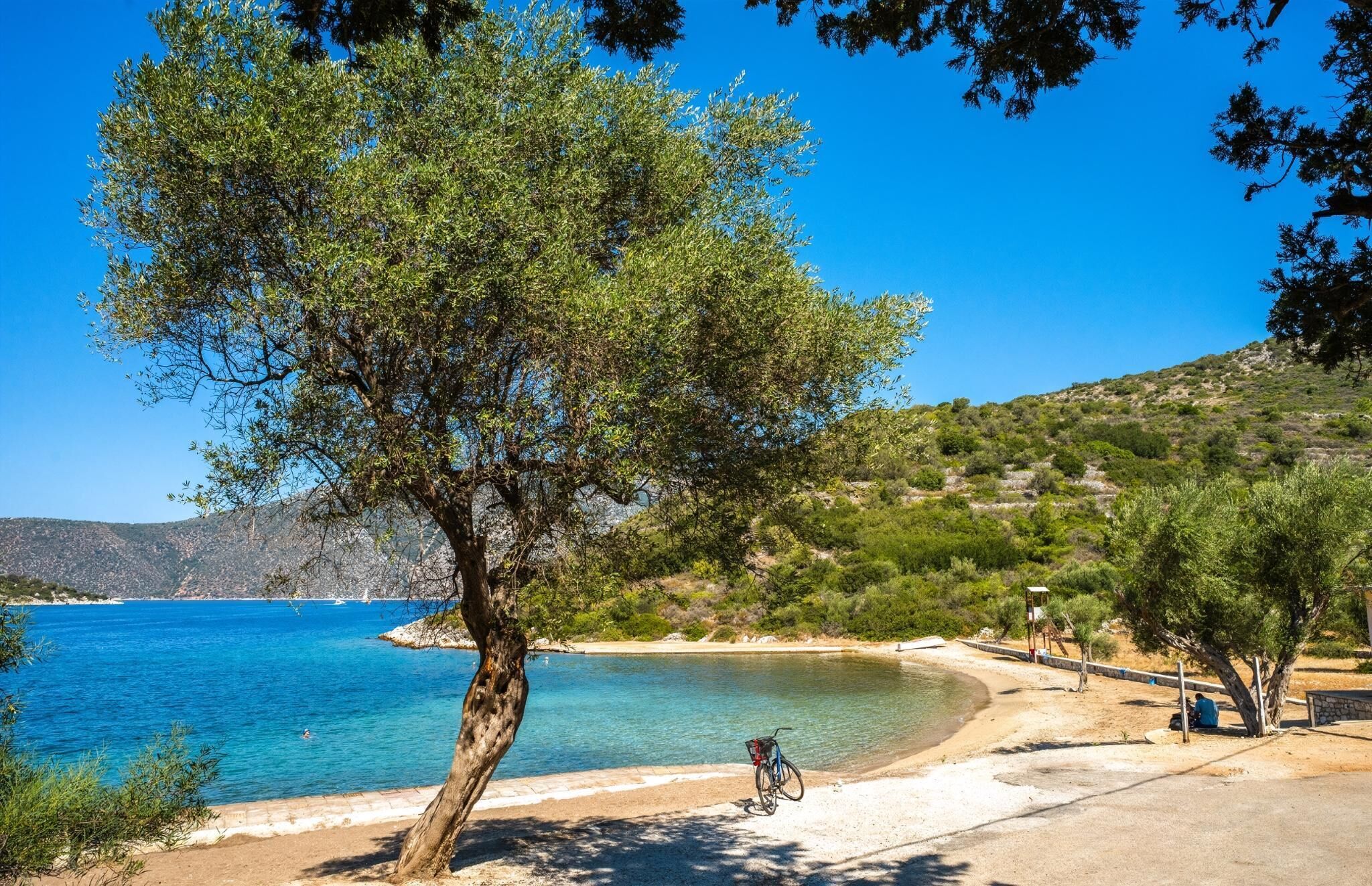 Beach nearby, sun loungers