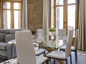 Dining - Luxury Apartment in Plaza de la Constitución (Málaga)