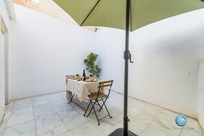 Outdoor dining - Quiet studio in Malaga (Málaga)
