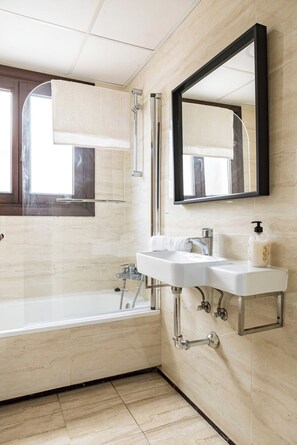 Hair dryer, towels - Bright and well connected (Málaga)
