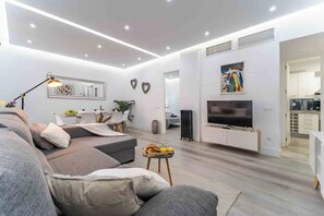 TV - Premium Apartment Heart of the City by TuriVida (Madrid)
