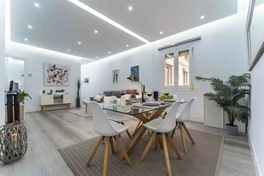 Interior - Premium Apartment Heart of the City by TuriVida (Madrid)