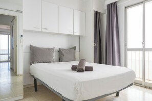3 bedrooms, iron/ironing board, bed sheets - Sun, beach, and promenade, all close (Fuengirola)