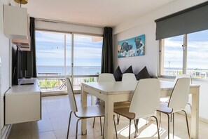 Dining - Sun, beach, and promenade, all close (Fuengirola)