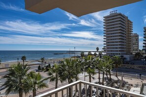 Property grounds - Sun, beach, and promenade, all close (Fuengirola)