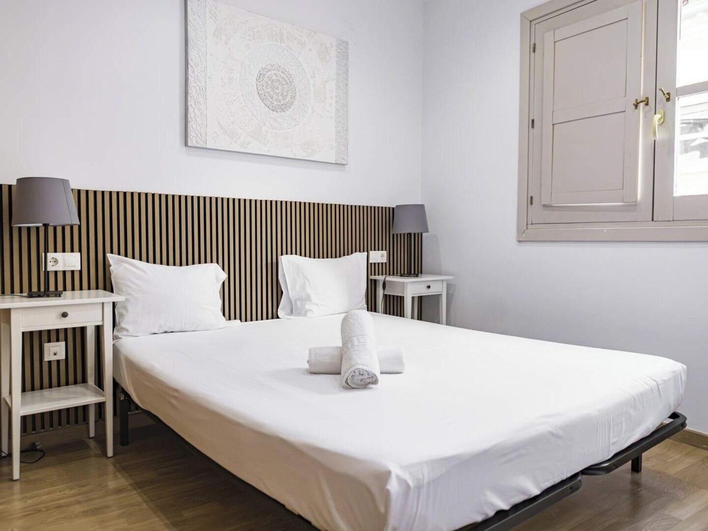 1 dormitorio, tabla de planchar con plancha, wifi y ropa de cama