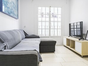 TV - Your coastal retreat (Fuengirola)