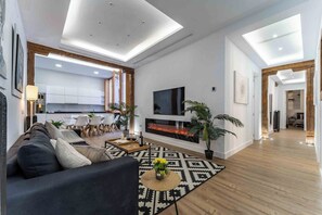 TV - Luxury High-End Apartment La Latina (Madrid)