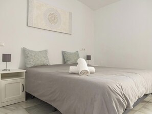 2 chambres, fer et planche à repasser, Wi-Fi, draps fournis