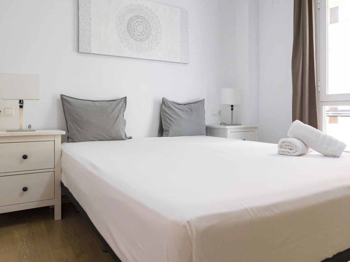 2 habitaciones, tabla de planchar con plancha, wifi y ropa de cama 