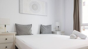 2 habitaciones, tabla de planchar con plancha, wifi y ropa de cama 