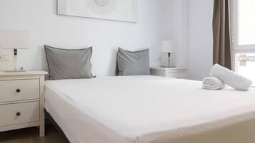 2 habitaciones, tabla de planchar con plancha, wifi y ropa de cama
